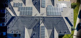 Paneles solares en los tejados