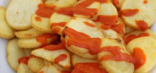 スペインのおつまみ "patatas bravas"（パタタス・ブラバス）
