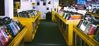 スペインで一番古いレコード店が後継者を募集中！